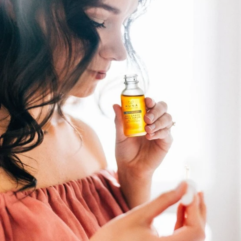 Huna Revitalize Age-Grace Face Serum 30 mL packaging detail
