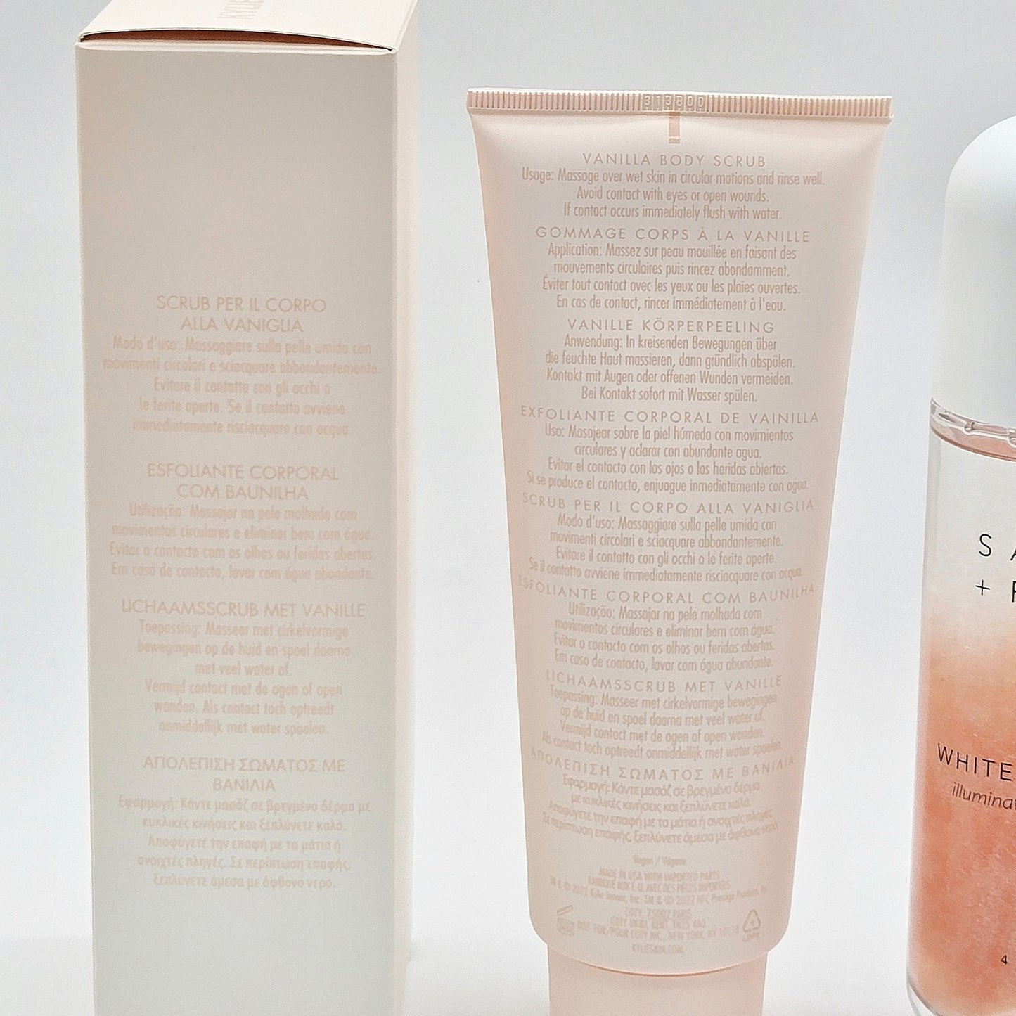 Kylieskin Vanilla Scrub 8oz w/Sand & Fog White Vanilla Illuminating Body Oil